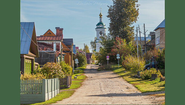 Элвис Антсон Фотограф. Золотая осень в Плёсе. Варваринская улица Вид на Варваринскую церковь.