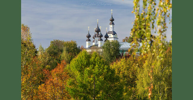 Элвис Антсон Фотограф. Золотая осень в Плёсе. Троицкая церковь.