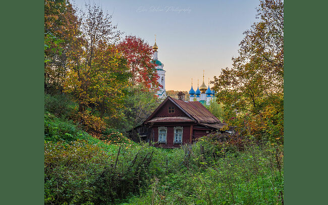 Элвис Антсон Фотограф. Золотая осень в Плёсе. "Маленький домик, русская печка, пол деревянный, лавка и свечка..." (Ю.Энтин)