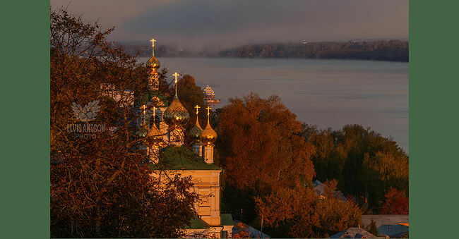 Элвис Антсон Фотограф. Золотая осень в Плёсе. Золотые купола на рассвете. Воскресенская церковь.