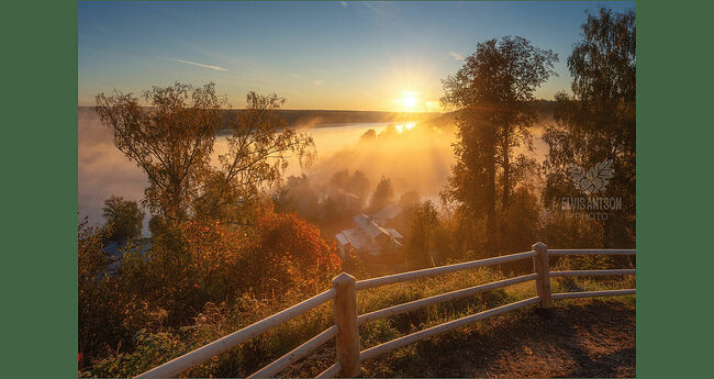 Элвис Антсон Фотограф. Золотая осень в Плёсе. Раннее утро, которое превратилось в туманную сказку.