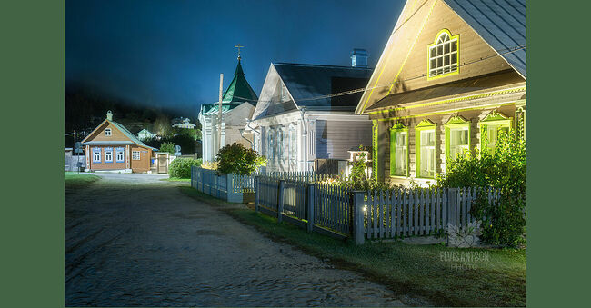 Элвис Антсон Фотограф. Золотая осень в Плёсе. Идиллия ночного Плёса. Улица Варваринская. Октябрь, 2025.