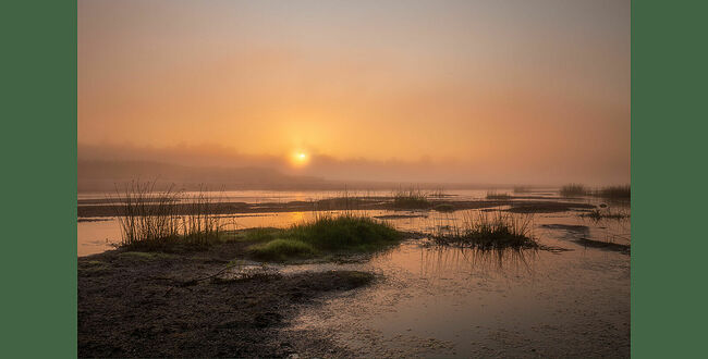 Снова рассвет, начинается новый день. Веет прохладой и пахнет рекой. Впереди съёмочное утро.